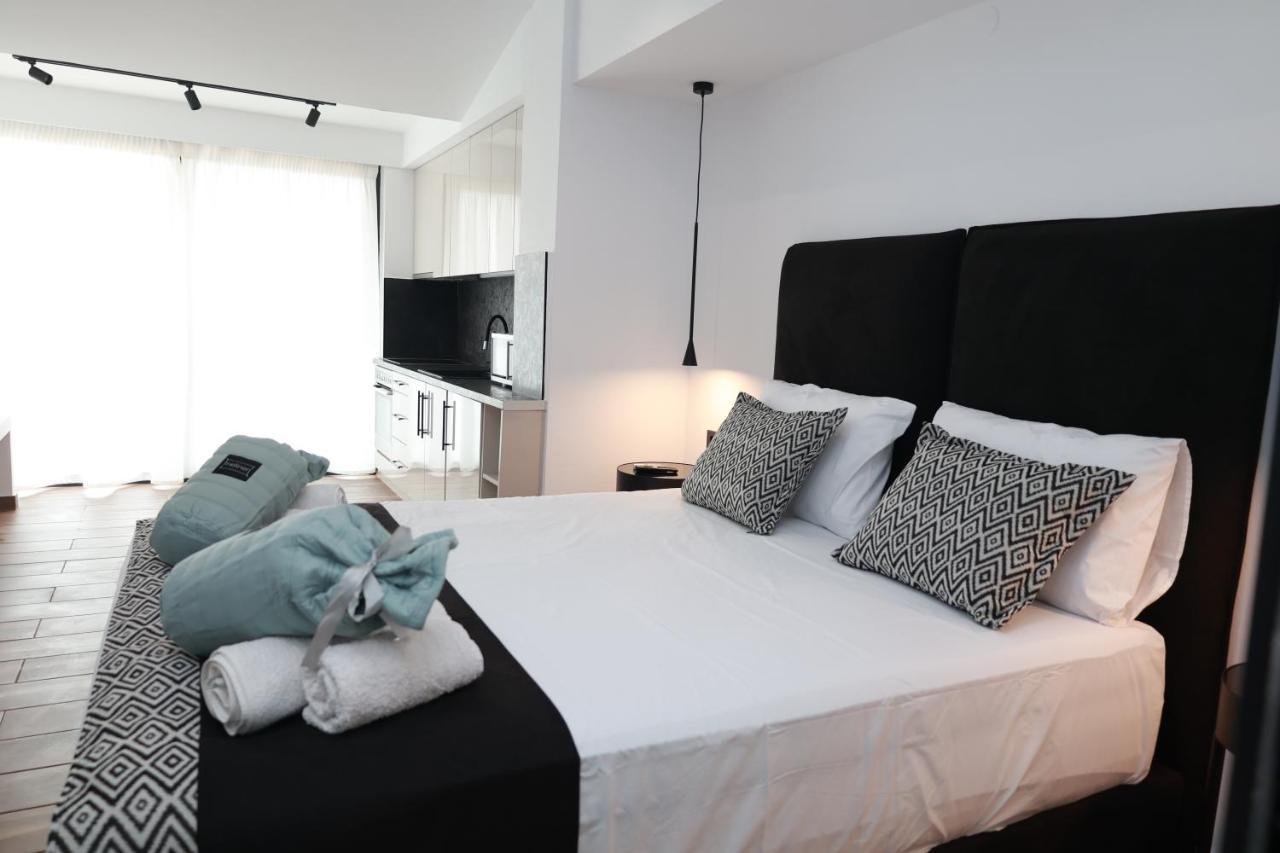 Paris-Irini Studios And Apartments Plomari エクステリア 写真