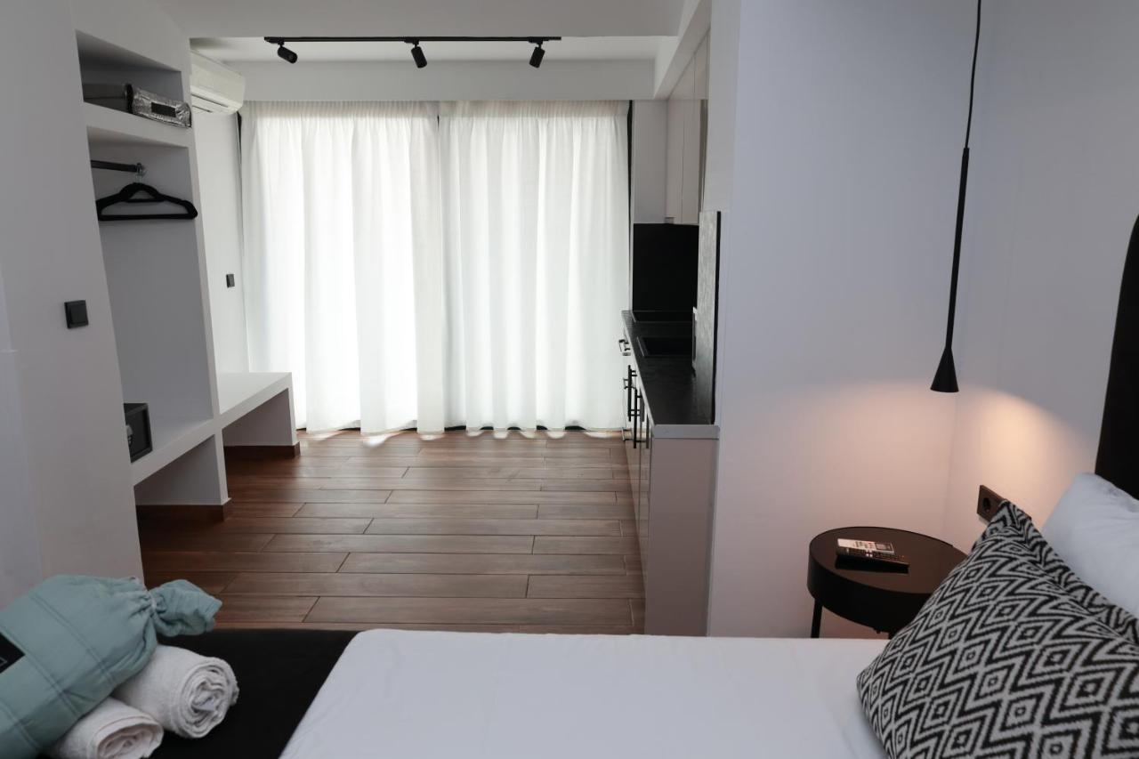 Paris-Irini Studios And Apartments Plomari エクステリア 写真
