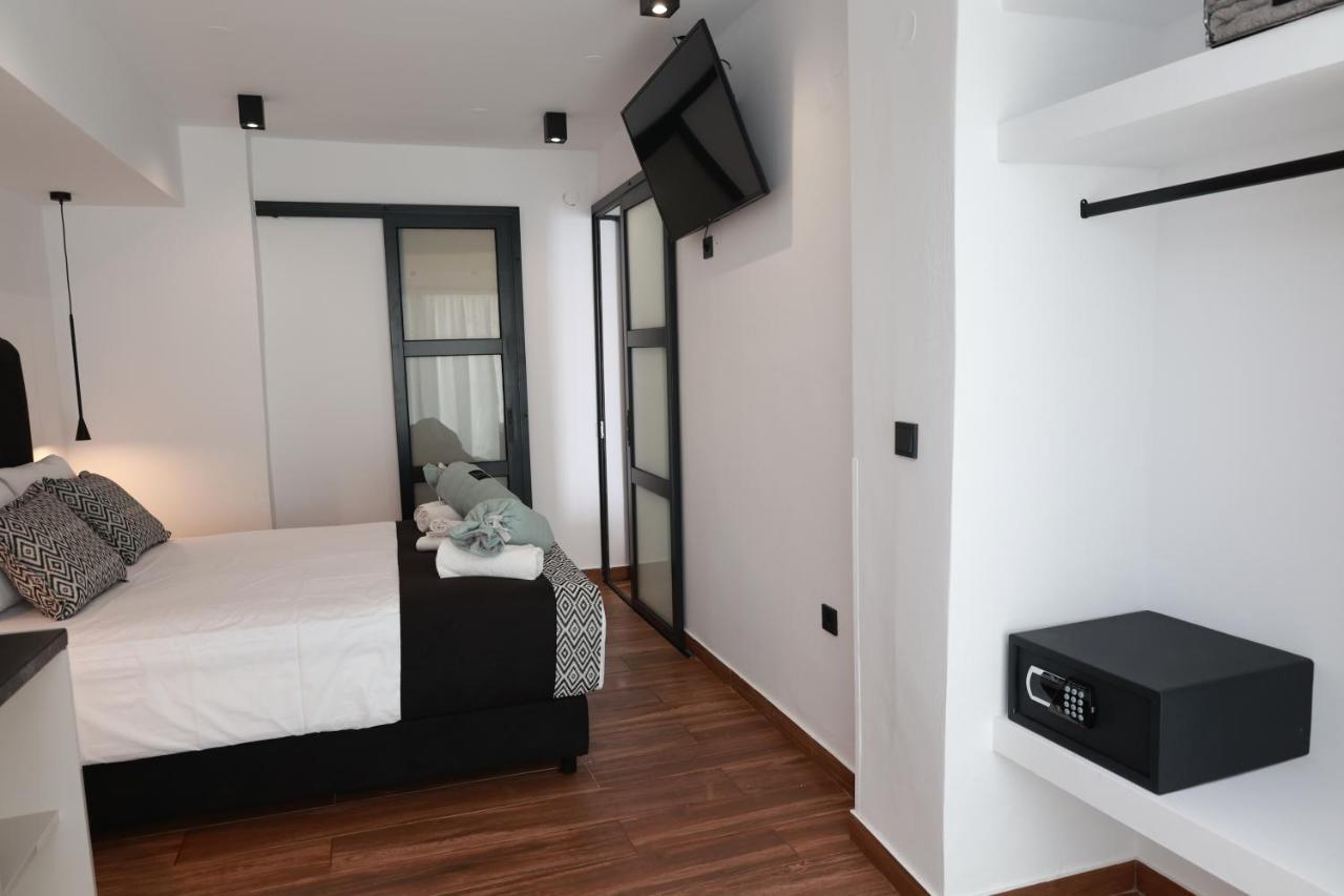 Paris-Irini Studios And Apartments Plomari エクステリア 写真